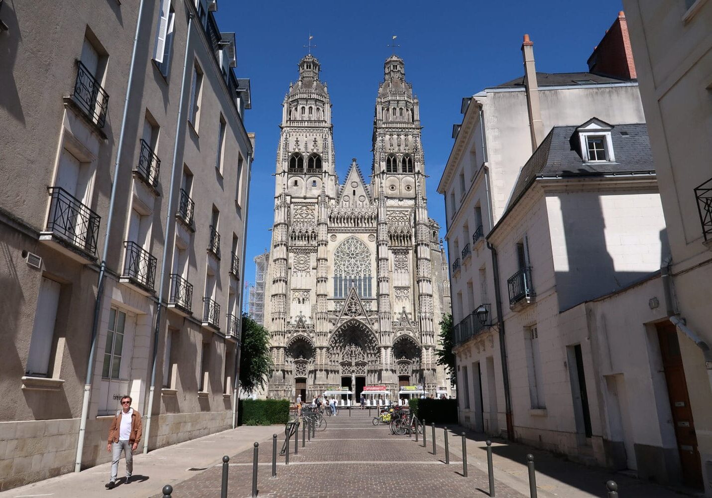 Photo de la façade de la Cathédrale Saint-Gatien